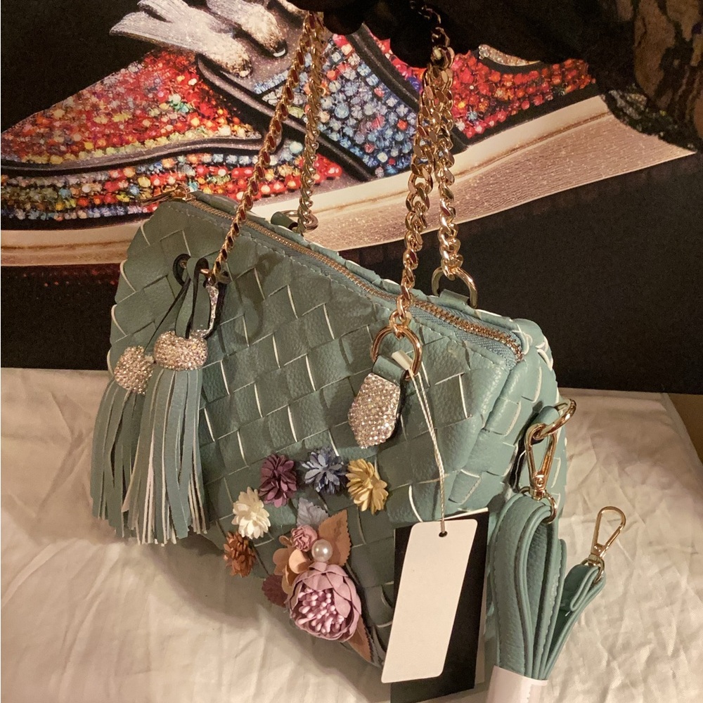 Chic Woven Shoulder Bag with Floral Details